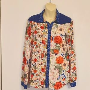 Long sleeved lace shoulders